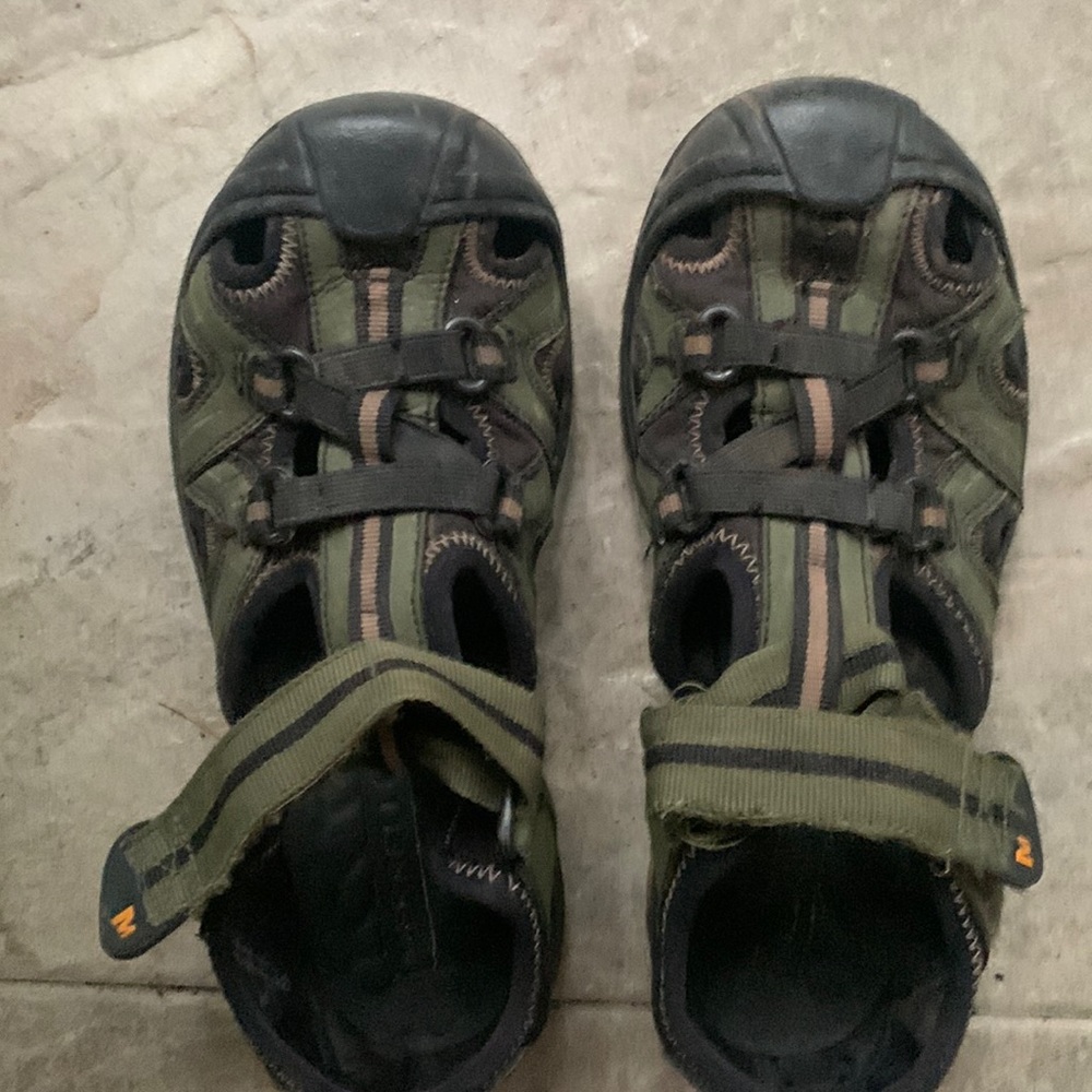 Merrill Hydro water shoes size 2